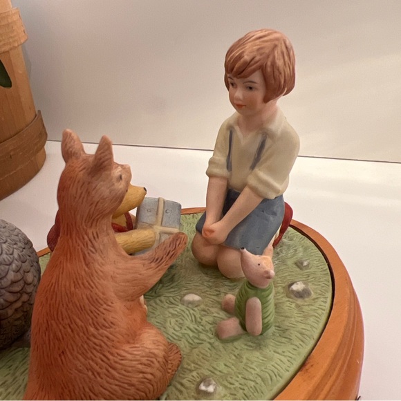 Classic Winnie The Pooh Three Cheers Musical Figurine Style 8176 Plays Memories - Picture 8 of 14